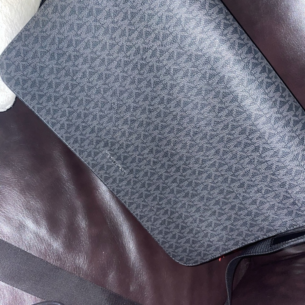 MK laptop case black